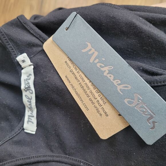 Elegant Black Sleeveless Dress - Picture 5 of 8